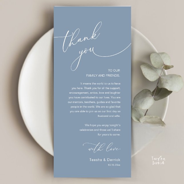 Tarjeta de agradecimiento para recepción de boda r (Modern Romantic Wedding Reception Thank You Card, plate decoration, in Dusty Blue)