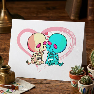 Tarjeta De Agradecimiento Pareja de esqueletos románticos besándose en un co