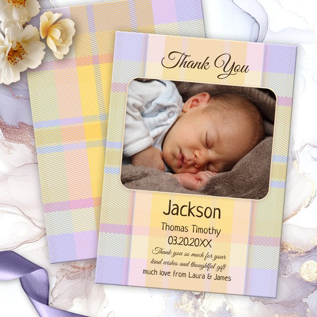 Tarjeta De Agradecimiento Pastel Plaid Neutral Baby Photo (Gender neutral baby Thank You card with a photo of your own baby on a multicolored pastel plaid )