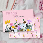 Tarjeta de agradecimiento personalizada de jardín<br><div class="desc">Wildflower Meadow gracias tarjeta que puedes personalizar y usar para cualquier ocasión. El diseño tiene un borde floral de flores silvestres de color lila rosa amarillo y azul y se sitúa sobre un fondo rosa bonito con una suave neblina de color blanco. Perfecto para las duchas de flores silvestres, las...</div>