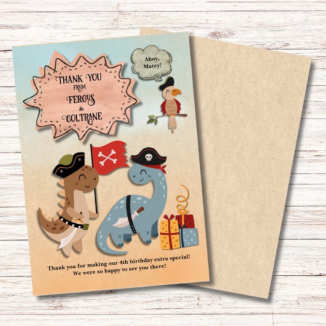 Tarjeta De Agradecimiento Personalizado de la fiesta de cumpleaños de los ni (Dinosaur Pirate Twins Birthday Party Thank You Card. Boys will love the cute T-Rex & Brontosaurus!)
