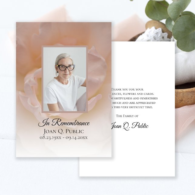 Tarjeta De Agradecimiento Pétalos de flor rosa rosa pálido Compasión funerar (Subido por el creador)