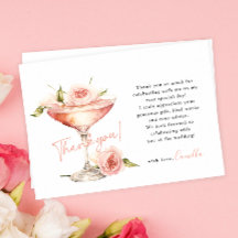 Pétalos florales rosados y ducha de novia Prosecco