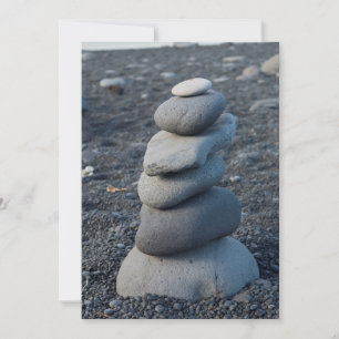 Tarjeta De Agradecimiento Pila de rocas grises en la playa