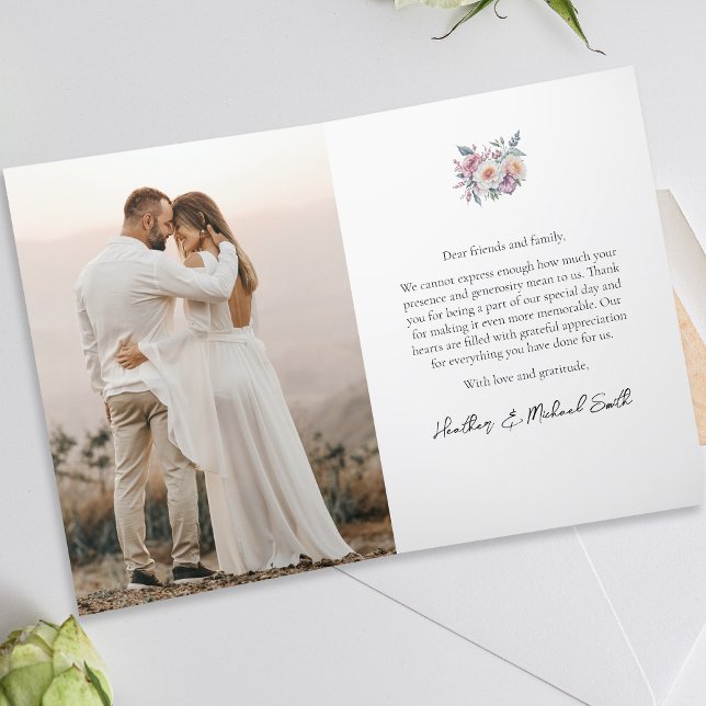 Tarjeta de agradecimiento plegada de Boda fotográf (Leave a lasting impression and express your thanks in a truly special and meaningful way.)