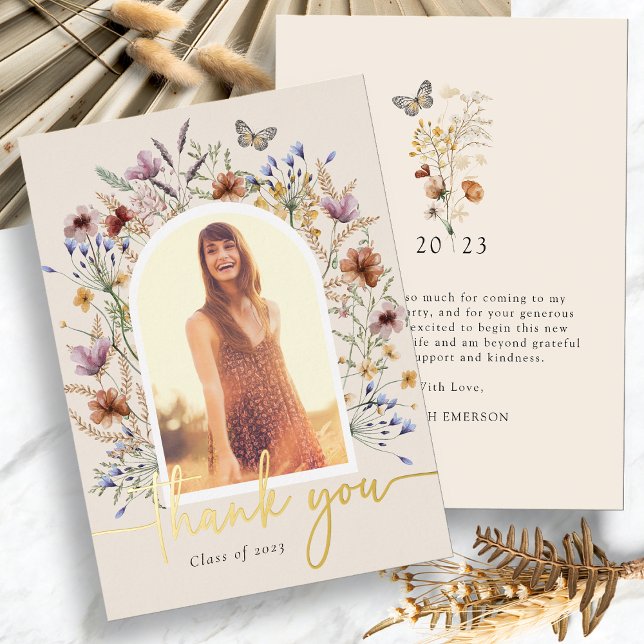 Tarjeta de agradecimiento por graduación floral (Boho Floral Foil Picture Graduation Thank You Card with Butterfly by Painted Paperie

)