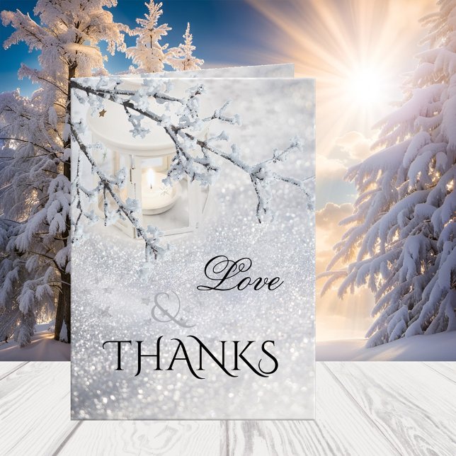 Tarjeta de agradecimiento por la boda de invierno  (winter wedding Thank You card featuring a candle lit lantern in a sparkling snow winter wonderland)