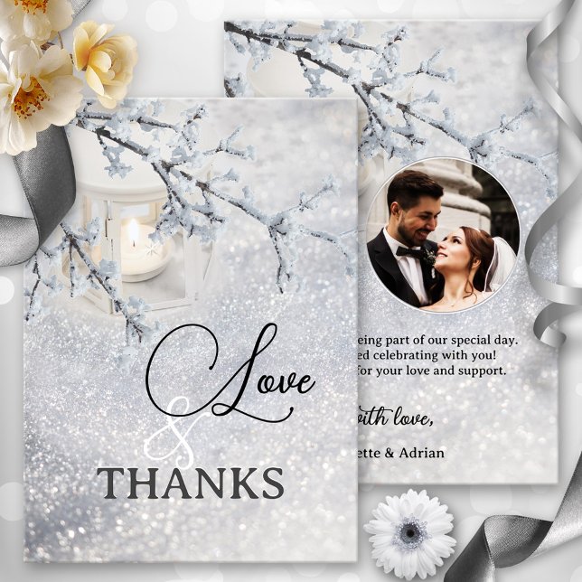 Tarjeta de agradecimiento por la boda de invierno  (Winter wedding Thank You card featuring a candle lit lantern in a sparkling snow with custom photo)