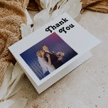 Tarjeta de agradecimiento por las letras retro mod<br><div class="desc">Esta tarjeta de agradecimiento con letras retro y folletos modernos es perfecta para tu boda de verano bohemio y bohemio, único y moderno. La letra es un elegante tipo de letra negro de moda 70, que da a este diseño un diseño clásico minimalista de vibraciones hippie. Puede agregar sus propios...</div>