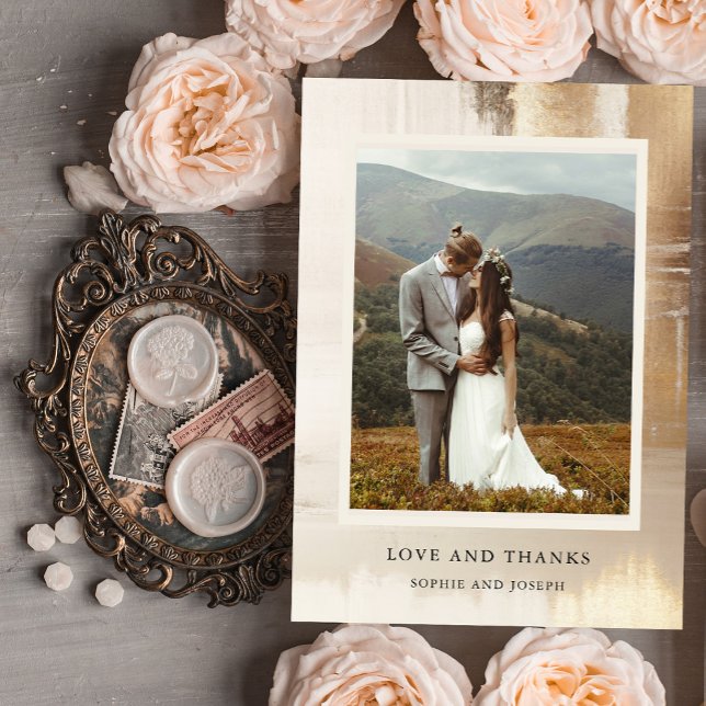 Tarjeta De Agradecimiento Resumen de oro | Boda elegante (A modern and glamorous wedding thank you card, with a neutral gold abstract design and your photo)