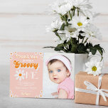 Tarjeta De Agradecimiento Retro Groovy Un Chica foto de primer cumpleaños<br><div class="desc">Diga gracias con estilo con estas tarjetas de agradecimiento de moda de primer cumpleaños. La redacción de la plantilla es fácil de personalizar y su familia y amigos estarán encantados cuando reciban estas fabulosas gracias.</div>