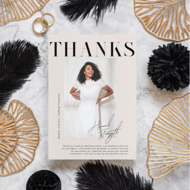 Tarjeta De Agradecimiento Revista Moderna y Elegante | Foto de Graduación (Subido por el creador)