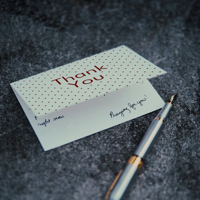 Tarjeta De Agradecimiento Rojo sobre puntos de Polka Blanco (Lifestyle in situ)