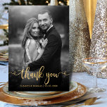 Tarjeta De Agradecimiento Romántico guión dorado 2 Boda de fotografía blanco<br><div class="desc">Elegante Moda Romántico Guión De Caligrafía De Oro 2 Black White Photo Custom Wedding Tarjeta De Gracias. Envía gracias a tus amigos y familiares por ser parte de tu día especial con esta tarjeta de agradecimiento personalizada personalizado. Presenta un diseño elegante y elegante de escritura rápida de caligrafía con guión...</div>