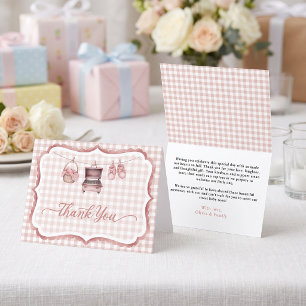 Tarjeta De Agradecimiento Ropa de bebé de gingham rosa Q Colgador de parrill