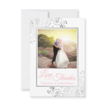 Rosa de encaje plateado sobre amor blanco y gracia