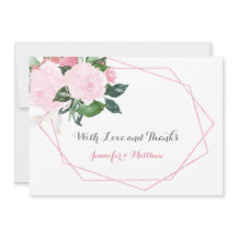 Rosas rosadas y planicie geométrico de la vegetaci