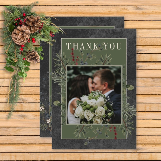 Tarjeta De Agradecimiento Rústico invierno Berries y Boda negro de pino (Rustic Winter Berries & Pine Black Wedding Thank You Card)