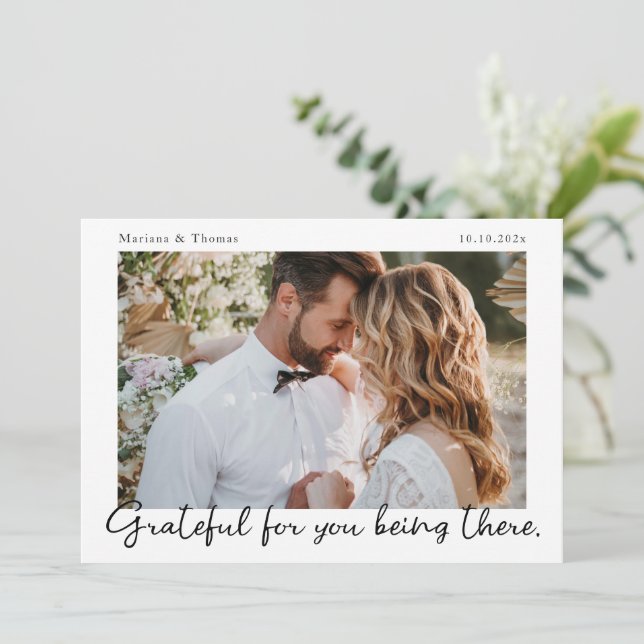 Tarjeta De Agradecimiento Script Modern Wedding Photo Thank You Card (Anverso de pie)