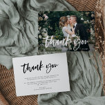 Tarjeta De Agradecimiento Script y foto casual | BODA<br><div class="desc">Esta moderna y elegante tarjeta de agradecimiento boda presenta su foto boda en la parte delantera,  con una superposición de tipografía casual escrita a mano,  y un lugar para un mensaje personal en blanco y negro en la parte posterior.</div>