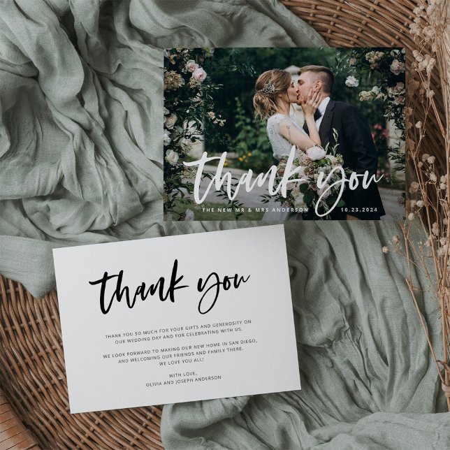 Tarjeta De Agradecimiento Script y foto casual | BODA (A simple and elegant thank you card with your wedding photo and casual modern script)
