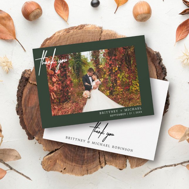 Tarjeta De Agradecimiento Sello fotográfico moderno con letras manuales verd (Modern elegant wedding thank you card with a wedding photo on the front and simple hand written font)