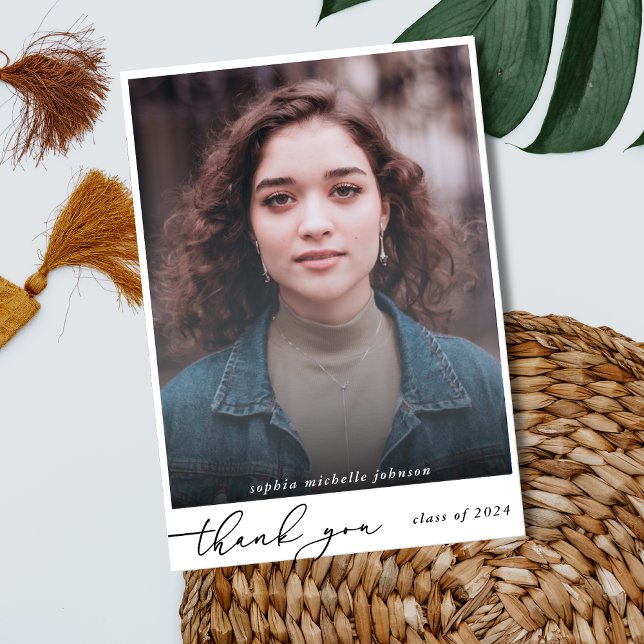 Tarjeta De Agradecimiento Sencilla y moderna escritura de guiones de grado.  (Subido por el creador)