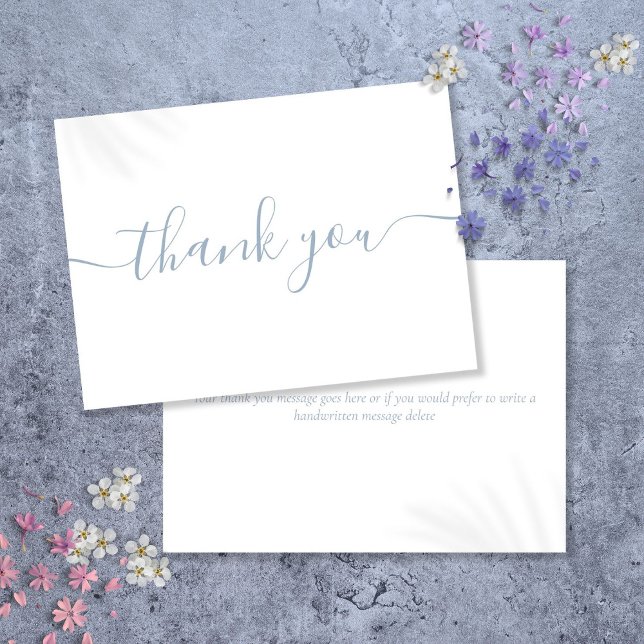 Tarjeta De Agradecimiento Sencillo Moderno Elegante Script Azul Polvo (Simple Modern Elegant Dusty Blue Script Thank You Card)