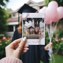 Silueta de graduada femenina rosa moderna con bord