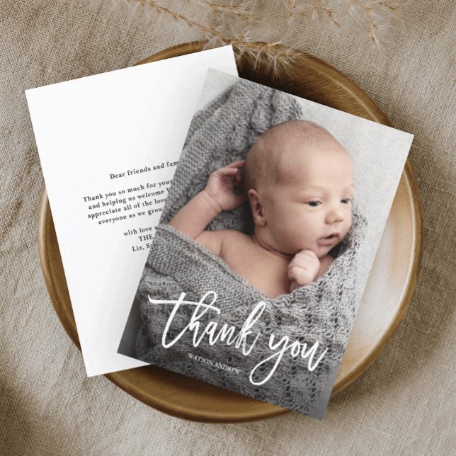 Tarjeta De Agradecimiento Simple foto de bebé manuscrita (Simple baby photo thank you card with modern handwritten script calligraphy thank you.)