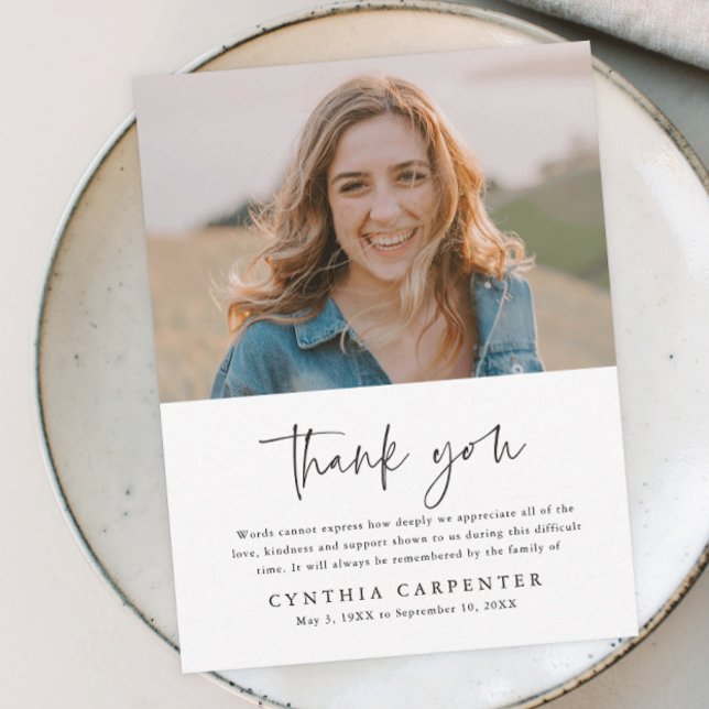 Tarjeta de agradecimiento simple para memorial de  (Simple typography black and white photo memorial thank you postcard.)