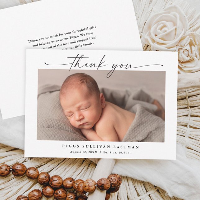 Tarjeta De Agradecimiento Simple Script Foto Horizontal de Bebé (Elegant black and white script calligraphy horizontal baby thank you card announcement.)