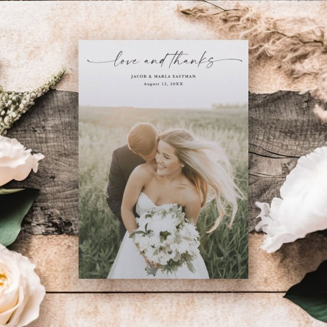 Tarjeta De Agradecimiento Simple Script Love and Gracias Photo Boda (Elegant wedding photo thank you card with modern love and thanks script typographic overlay.)