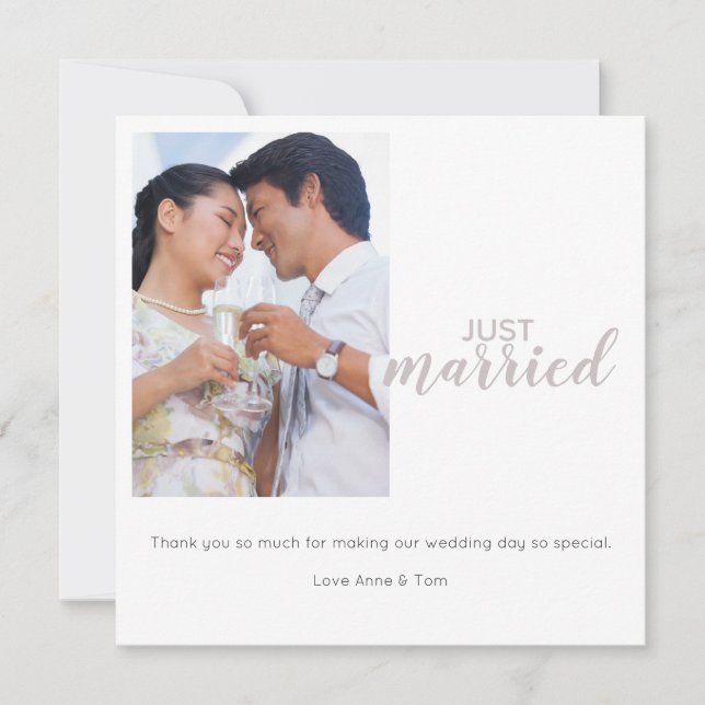 Tarjeta De Agradecimiento Simples apenas casados le agradecen cardar con la (Anverso)