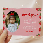 Tarjeta De Agradecimiento Strawberry Berry Primer cumpleaños foto retro<br><div class="desc">¡Da las gracias a tu huésped en estilo retro! Este diseño presenta un divertido patrón de fresa sobre fondo rosa. Perfecto para los temas de cumpleaños de fresa o "berry primero" en primavera y verano. La foto y el texto de la plantilla son fáciles de personalizar y es un bello...</div>