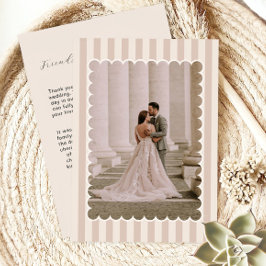 Tarjeta De Agradecimiento Striped Background and Scalloped Wedding Photo 