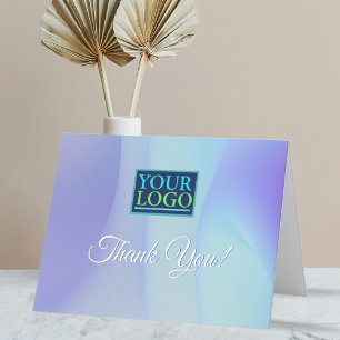 Tarjeta De Agradecimiento Su logotipo, nombre de la empresa, azul y púrpura