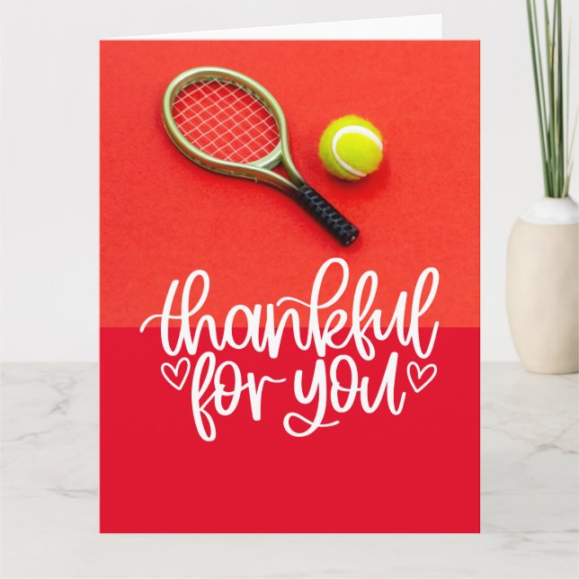 Tarjeta De Agradecimiento Tenis con raqueta y bolas en rojo para jugador (Anverso)