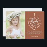 Tarjeta De Agradecimiento Terracota caprichosa primera foto de la Santa Comu<br><div class="desc">Guión caprichoso Terracotta Primera Fotografía De La Comunión Santa Tarjeta De Gracias | Envíe gracias a la familia y amigos de esta comunión de personalizables gracias tarjeta plana. Presenta un guión caprichoso en un fondo de terracota y un patrón de quatrefoil. Esta elegante tarjeta de agradecimiento para fotos también será...</div>