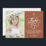 Tarjeta De Agradecimiento Terracota caprichosa primera foto de la Santa Comu<br><div class="desc">Guión caprichoso Terracotta Primera Fotografía De La Comunión Santa Tarjeta De Gracias | Envíe gracias a la familia y amigos de esta comunión de personalizables gracias tarjeta plana. Presenta un guión caprichoso en un fondo de terracota y un patrón de quatrefoil. Esta elegante tarjeta de agradecimiento para fotos también será...</div>