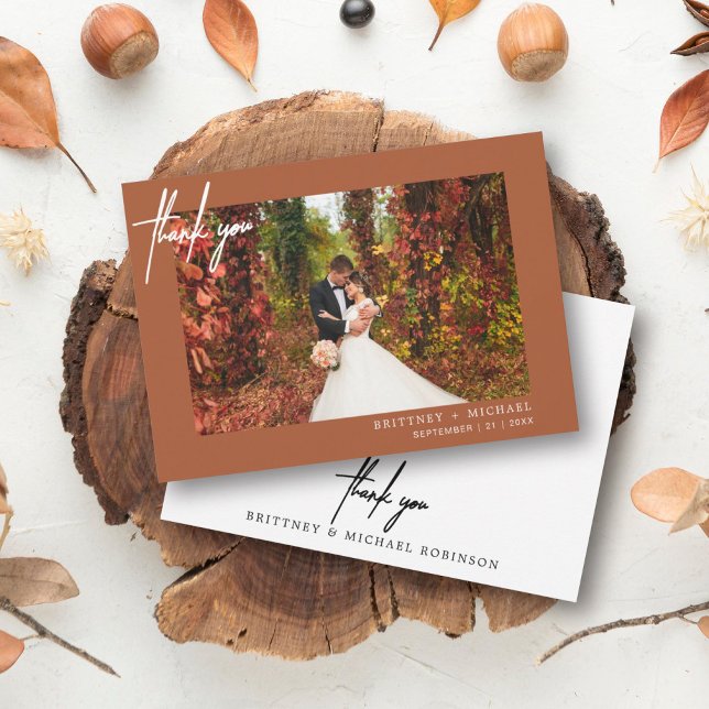 Tarjeta De Agradecimiento Terracota moderna con foto a mano (Modern elegant wedding thank you card with a wedding photo on the front and simple hand written font)