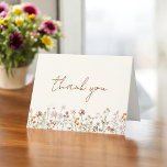 Tarjeta De Agradecimiento Terracotta Wildflower Bridal Shower<br><div class="desc">Exprese su gratitud con nuestra tarjeta Terracotta Wildflower Bridal Shower Esta hermosa tarjeta de diseño captura la esencia del encanto de la naturaleza, con flores silvestres vibrantes en un cálido telón de fondo de terracota. Las delicadas flores silvestres simbolizan la belleza y la singularidad de cada momento compartido durante la...</div>
