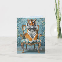 Tigre sentado en una silla antigua