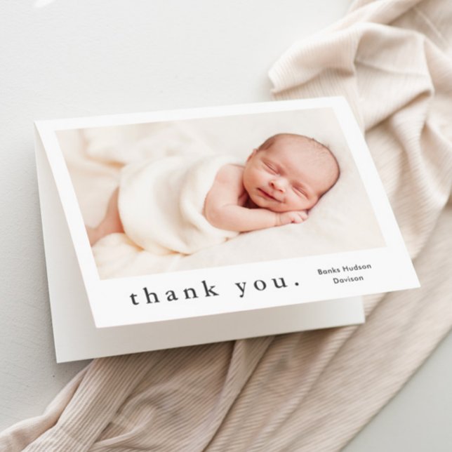 Tarjeta De Agradecimiento Tipo Simple Foto Bebé (Simple typography black and white baby photo thank you card.)