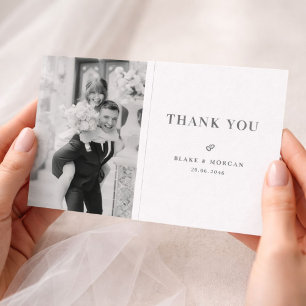 Tarjeta De Agradecimiento Tipografía Moderna Simple Boda en Blanco y Negro