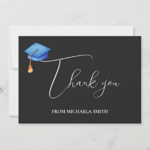 Tarjeta De Agradecimiento Título de graduación con gorra azul y escritura en
