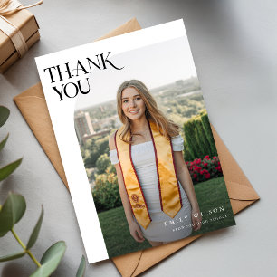 Tarjeta De Agradecimiento Título Moderno de Graduación con Arco y Letra de G