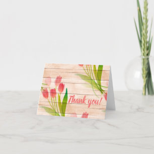 Tarjeta De Agradecimiento Tulipanes rojos sobre fondo de madera limpia