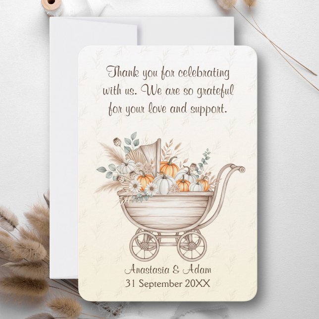 Tarjeta De Agradecimiento Un pequeño Baby Shower de calabaza (A Little Pumpkin Is On The Way Baby Shower Thank You Card with rustic baby carriage)