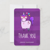 Unicornio lindo en gafas cardiacas